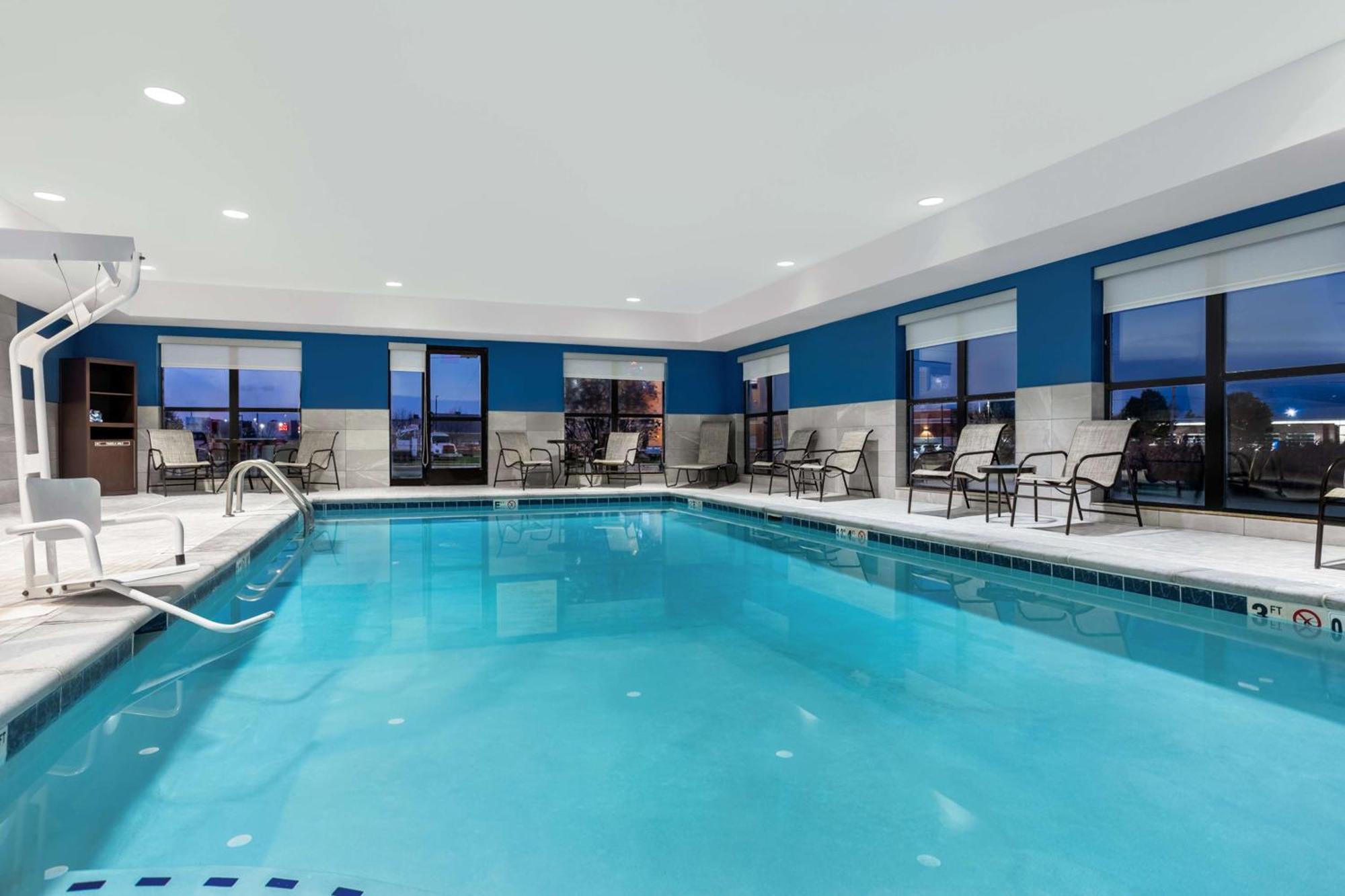 Hampton Inn & Suites Muncie Dış mekan fotoğraf